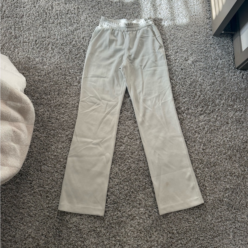 Lululemon size 4 scuba pants